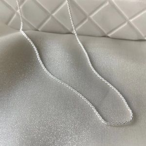 Brand new fashion clavicle choker necklace. Sparkling chain. Silver color.